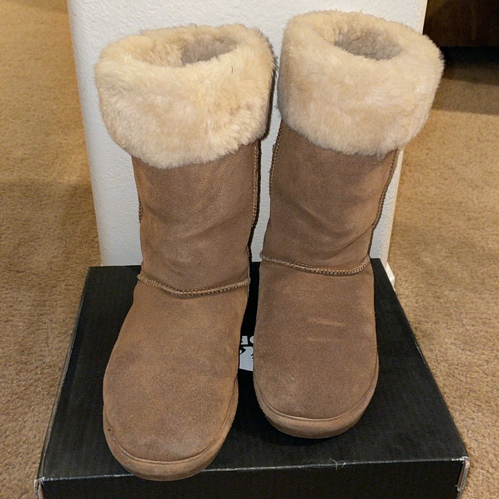 Bearpaw Women’s boots size 7